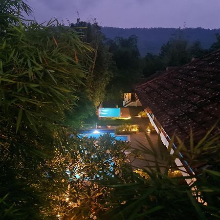 Athirapally Green Trees Athirappilly Exteriör bild