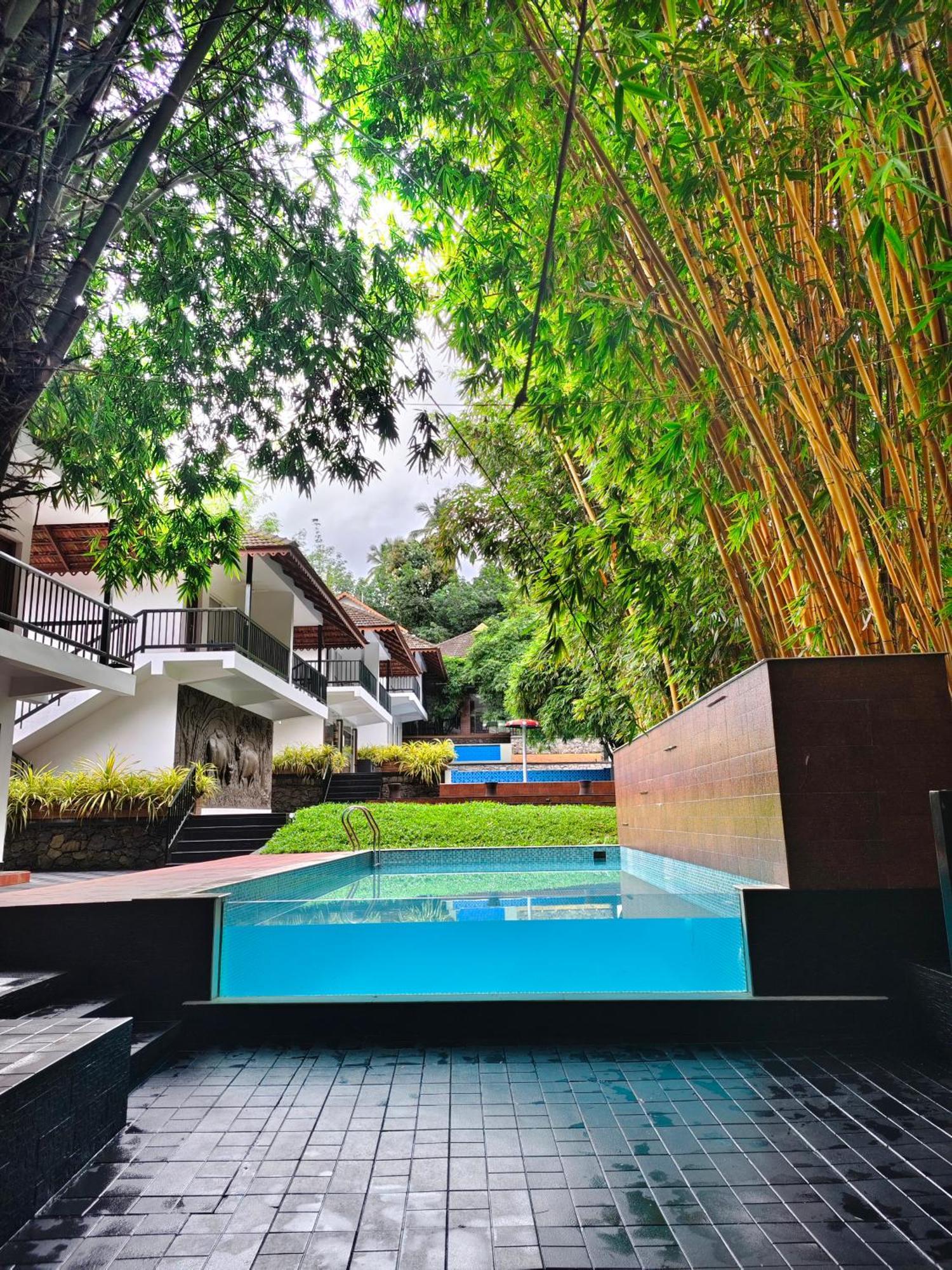 Athirapally Green Trees Athirappilly Exteriör bild